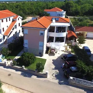 Jannine Apartmán Biograd Na Moru